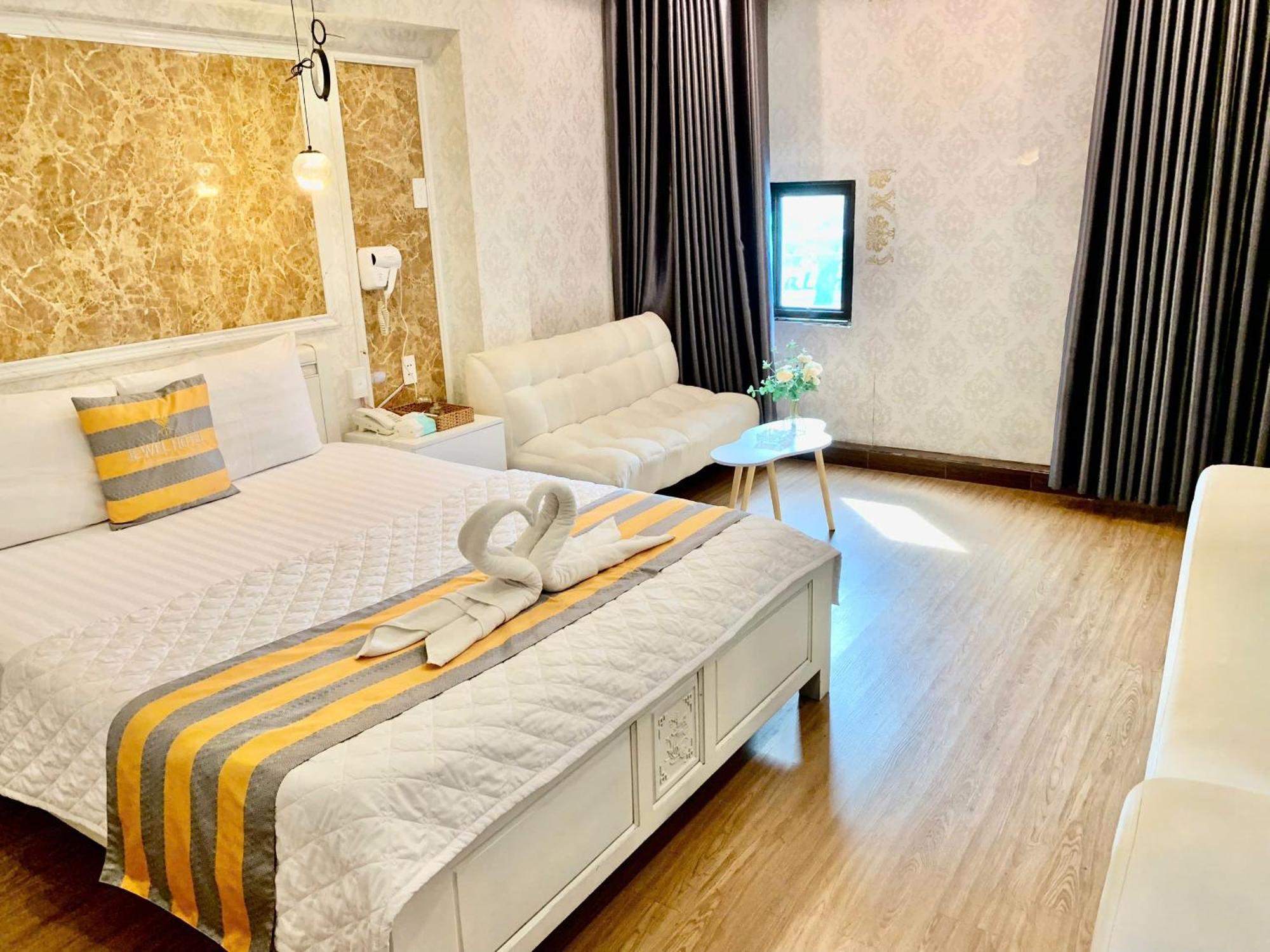 Khách sạn Jewel *