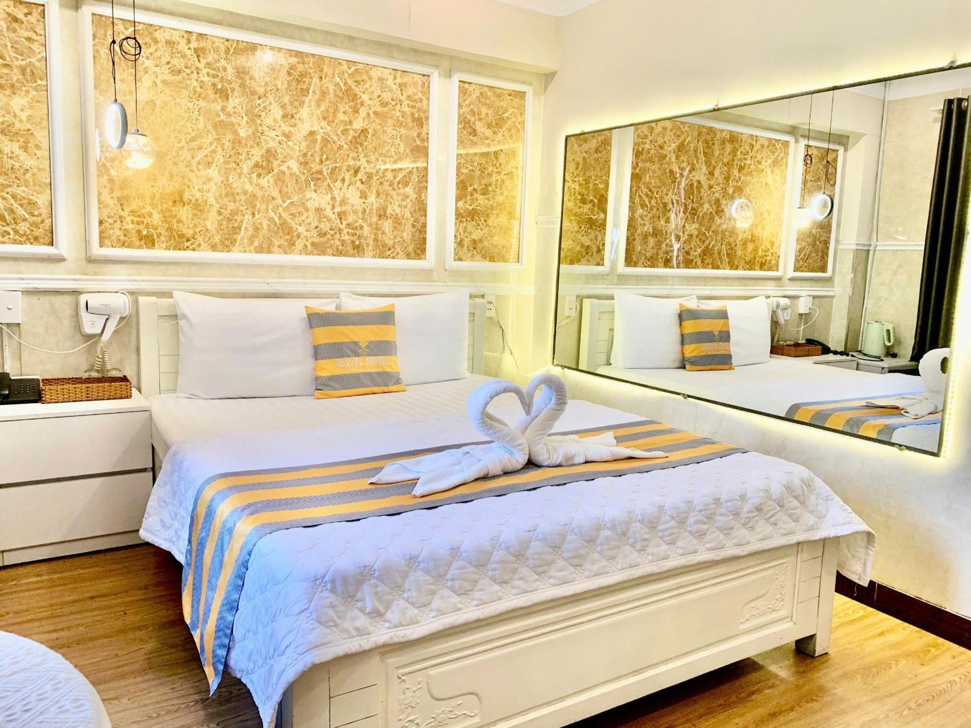 Khách sạn Jewel *